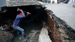 Jalan Ambles di Perumahan Ceger Diperbaiki
