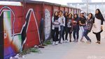 Aksi Ladies On Wall di Tembok Tol Cijago