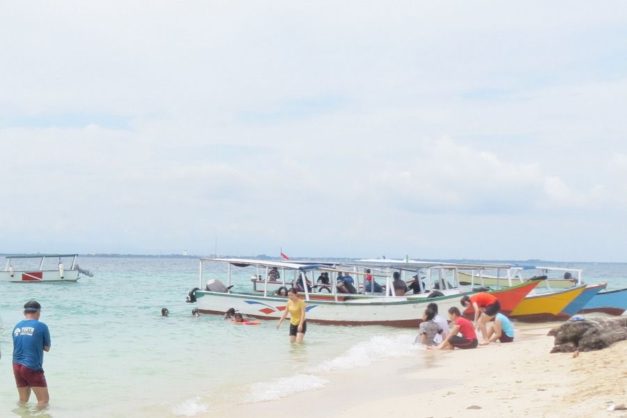 Pulau Samalona di lepas laut Makassar