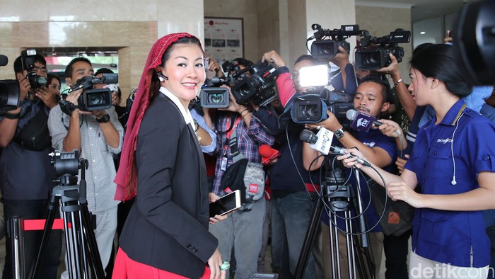 Bakal Cagub DKI Jakarta Hasnaeni di DPP PDIP, Jakarta Rabu (11/5/2016).