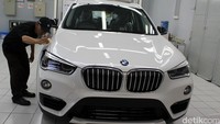 Setelah semua bagian terpasang, mobil masuk ke tahap proses finishing. Dalam proses ini, permukaan luar dari kendaraan dipoles untuk menghasilkan tampilan yang bersinar. Proses pemolesan dan bahan yang digunakan telah menggunakan standar dari BMW di seluruh dunia.