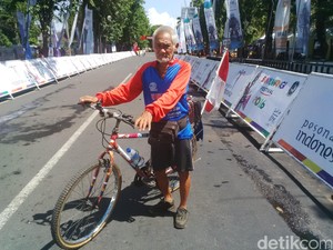 Selama Seminggu, Kakek 76 Tahun Ini Kayuh Sepeda demi Nonton Tour de Ijen