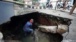 Jalan Ambles di Perumahan Ceger Diperbaiki