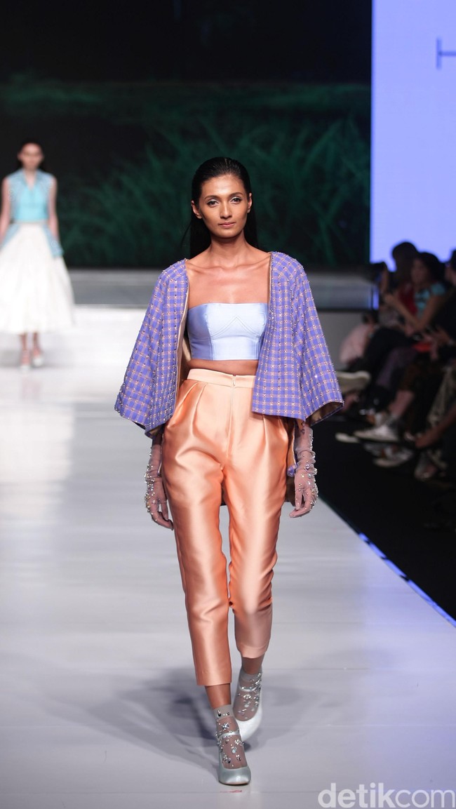 Hian Tjen Kain Negeri Indonesia Barat. Jakarta Fashion & Food Festival 2016 at Hotel harris. Kelapa Gading. Jakarta. [Foto: Mohammad Abduh/Wolipop]