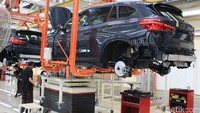 Proses perakitan berawal dari penyematan vehicle indentification number (VIN). VIN diukir di bagian bodi mobil pada proses ini. Untuk menghindari kesalahan data VIN, Gaya Motor menerapkan prosedur scanning. Setelah itu, masuk ke proses instalasi kabel elektrikal. Di sini, sistem elektrikal mulai dipasang.