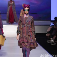 Itang Yunasz Kain Negeri Indonesia Barat. Jakarta Fashion & Food Festival 2016 at Hotel harris. Kelapa Gading. Jakarta. [Foto: Mohammad Abduh/Wolipop]