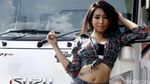 Model Pose Seksi di Isuzu ELF NMR 71