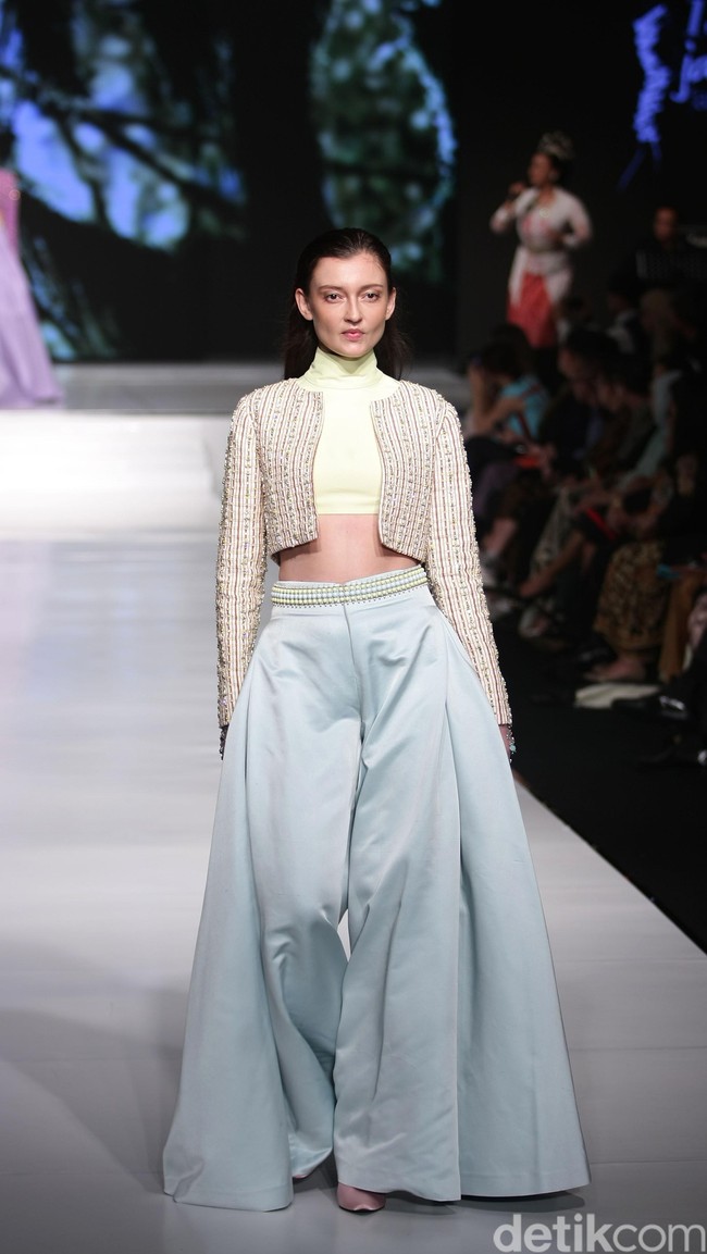 Hian Tjen Kain Negeri Indonesia Barat. Jakarta Fashion & Food Festival 2016 at Hotel harris. Kelapa Gading. Jakarta. [Foto: Mohammad Abduh/Wolipop]