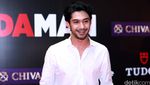 Senyuman Reza Rahadian Bikin Cewek Jatuh Hati