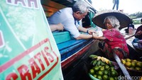Pelayanan kas terapung itu untuk memudahkan masyarakat dalam menukarkan uang pecahan.