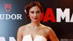 Gorgeous in White! Marissa Nasution Seksi dan Menawan