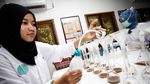 Melihat Laboratorium Milik PT SSMS