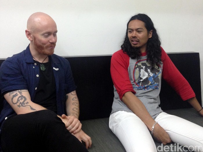 Joseph Greer dan Dougy Mandagi - The Temper Trap