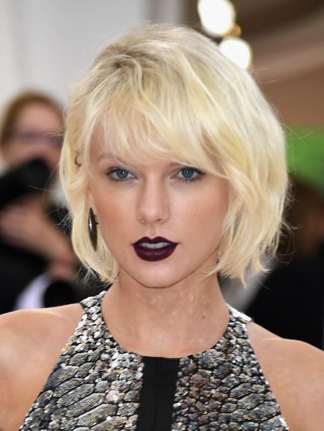 Taylor Swift bercerita pernah putus dari mantan kekasihnya hanya lewat telepon dalam 25 detik. Kala itu usianya masih 18 tahun. Mantan pacarnya itu adalah Joe Jonas. Foto: Getty Images