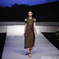 Spous by Priyo Oktaviano Kain Negeri Indonesia Barat. Jakarta Fashion & Food Festival 2016 at Hotel harris. Kelapa Gading. Jakarta. [Foto: Mohammad Abduh/Wolipop]