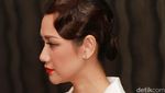 BCL Bergaya dengan Rambut Retro