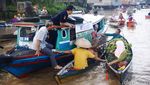 Peredaran dan Penukaran Uang di Pasar Terapung
