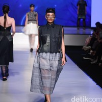 Didi budiarjo Kain Negeri Indonesia Barat. Jakarta Fashion & Food Festival 2016 at Hotel harris. Kelapa Gading. Jakarta. [Foto: Mohammad Abduh/Wolipop]