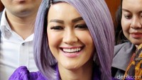 Jupe mengaku bahagia telah divonis cerai.