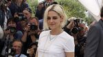 Cantiknya Kristen Stewart Tersenyum