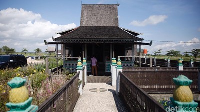 Rumah Adat Suku Banjar Berusia Ratusan Tahun