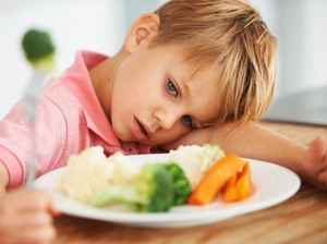Anak Rewel Saat Makan, Ahli Sarankan Ajak si Kecil Bermain dengan Makanan