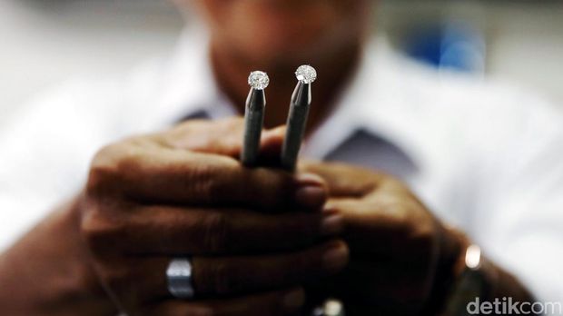 Pusat Informasi Pariwisata dan Penggosokan Intan (PIPPI) Martapura, Kalimantan Selatan, menjadi salah satu objek wisata dimana pengunjung bisa melihat proses penggosokan intan.