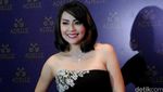 Tessa Kaunang Tampil Elegan