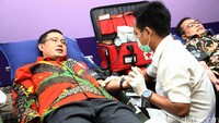 Direksi hingga karyawan mendonorkan darahnya.