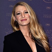 Pada 2011, Leonardo DiCaprio —yang saat itu berusia 35 tahun— melabuhkan hatinya pada Blake Lively. Ketika kencan dengan Leo, usia Blake 23 tahun. Hubungan mereka bertahan selama satu tahun. Foto: Pascal Le Segretain/Getty Images