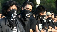 Dalam aksinya mereka menuntuk penuntasan kasus penembakan mahasiswa Trisakti 12 Mei 1998 silam.