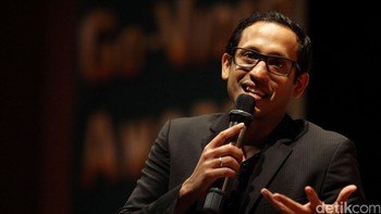 Kadang ia juga mengenakan jas. (Foto: Grandyos Zafna/detikcom)