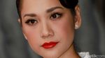 BCL Bergaya dengan Rambut Retro