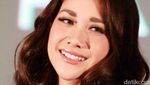 BCL Lebih Cantik Berambut Pendek atau Panjang?