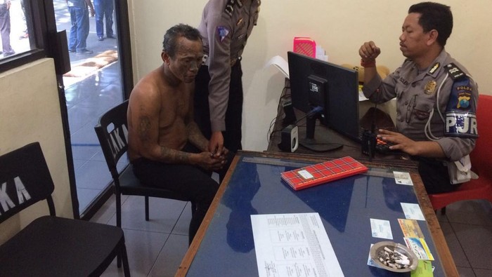 Ini Kronologi Penangkapan Pria Wajahnya Penuh Tato Spesialis Penodong Sopir Truk di Tol