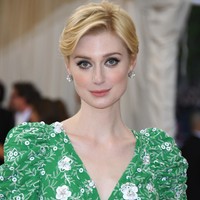 Aktris keturunan Australia-Polandia, Elizabeth Debicki sudah jadi artis papan atas Hollywood sejak 2011. Selain kemampuan akting dan paras cantik, sosoknya juga terkenal karena bertubuh tinggi mencapai 187 cm. Foto: Larry Busacca