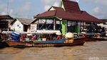 Ramainya Aktivitas di Pasar Terapung Lok Baintan