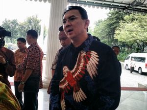 Lucu! Ahok Garuk-garuk Kepala Dicurhatin Warga Wonosobo