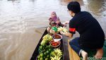 Ramainya Aktivitas di Pasar Terapung Lok Baintan