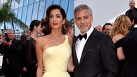 George Clooney menggandeng istrinya, Amal Alamuddin yang menawan. Clemens Bilan/Getty Images/detikFoto.