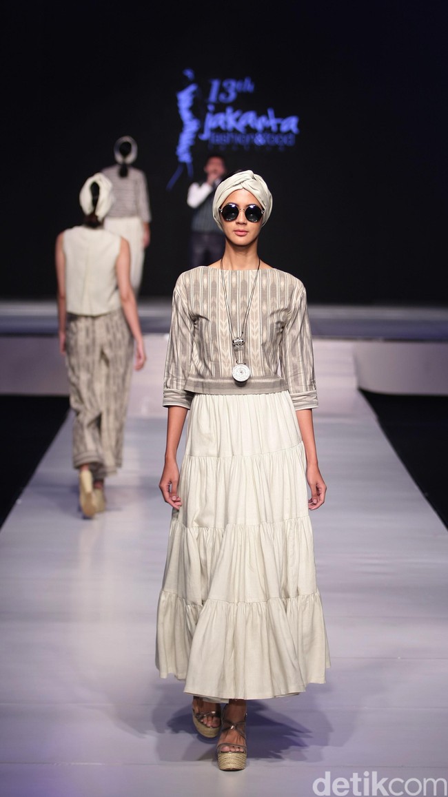 Chossy Latu Jalinan Lungsi Pakan Jakarta Fashion & Food Festival 2016 at Hotel harris. Kelapa Gading. Jakarta. [Foto: Mohammad Abduh/Wolipop]