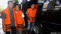 Mereka langsung masuk ke dalam gedung KPK untuk menjalani pemeriksaan. 
