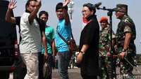 Empat WNI korban sandera kelompok Abu Sayyaf itu kemudian dibawa ke RSPAD Gatot Subroto untuk pemeriksaan kesehatan.