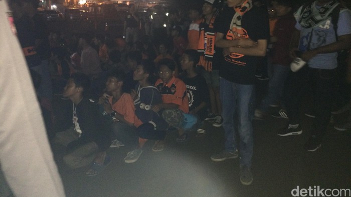 Polisi Sweeping Suporter Bola yang Hendak ke Stadion GBK
