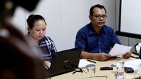 Para penulis dan strawan yang hadir dalam pertemuan ini seperti Goenawan Mohamad, Yusi Avianto, Anton Kurnia, dan Okky Madasari.