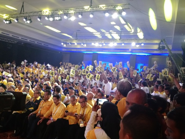 Perang Yel-yel Bergemuruh Saat Jeda Debat Caketum Golkar