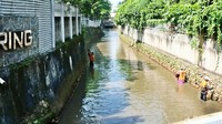 Sungai di kawasan Jati Padang, Jakarta Selatan, tampak bersih dari sampah.