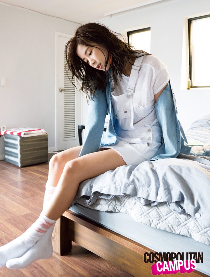 Duh! Chorong A Pink Dilempar Ponsel oleh Fans