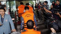 Keenam tersangka tersebut yaitu, Ujang M Amin dari fraksi Partai Amanat Nasional, Parlindungan Harahap dari fraksi Partai Kebangkitan Bangsa yang juga menjabat Ketua II DPRD Muba, Depi Irawan dari fraksi Partai Nasdem, Dear Fauzul Azim dari fraksi Partai Keadilan Sejahtera, dan Iin Pebrianto dari fraksi dari fraksi Partai Demokrat.