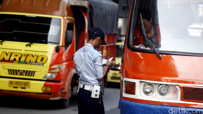 Dishub Jabar: Angkutan Barang Dilarang Operasi Selama Dua Pekan
